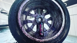 SWAG Deironizer Bloody Wheel Cleaner - Odstraňovač polétavé rzi, brzdového prachu a čistič disků (500ml)
