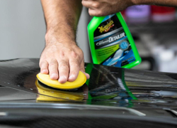 Meguiar's Hybrid Ceramic Quik Clay Kit - sada pro dekontaminaci laku s hybridním keramickým lubrikantem