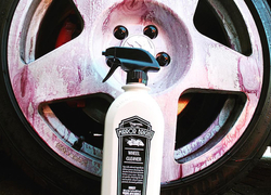 Meguiar's Mirror Bright Wheel Cleaner - pH neutrální pěnový čistič na kola a pneumatiky s efektem lehkého přebarvování do fialova (650 ml)