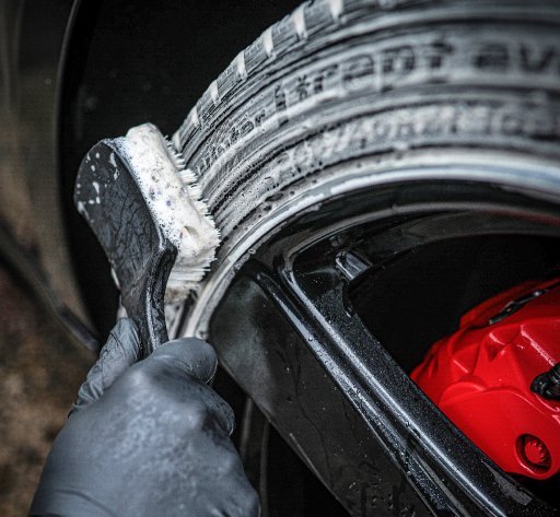 Tuf Shine kartáč na čištění pneumatik