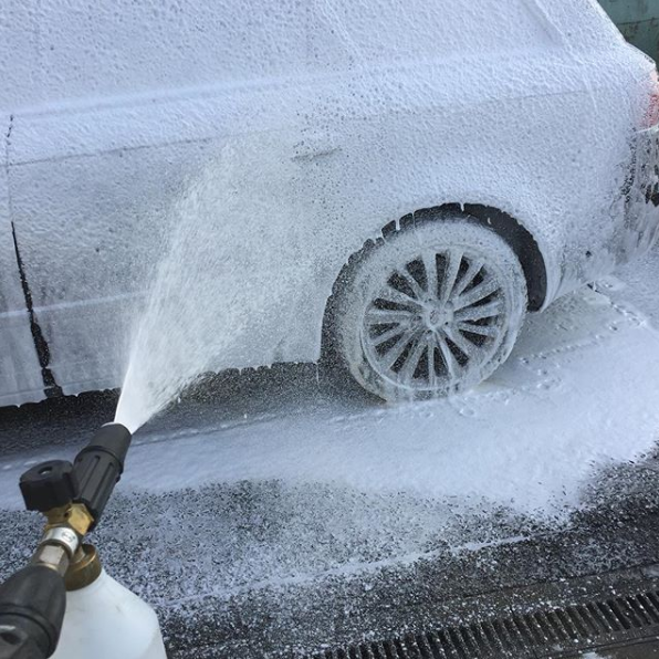 Jak správně a důkladně umýt auto